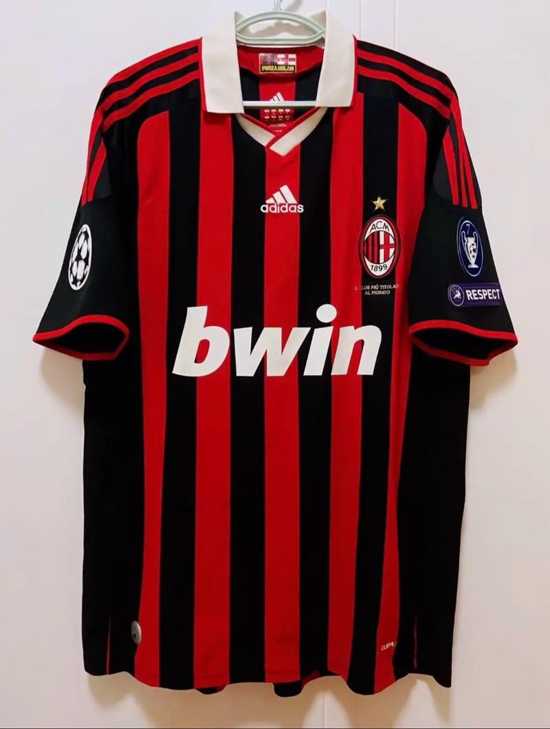 另一个半球的思念，奥斯卡晒出在家观看海港亚冠比赛照片（远隔重洋心系海港，奥斯卡晒在家观战亚冠照）