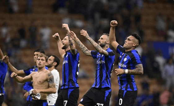 贝纳蒂亚：除了德布劳内，夏窗我们还联系过韦斯利-福法纳（贝纳蒂亚：夏窗除德布劳内外，我们也曾接触韦斯利-福法纳）