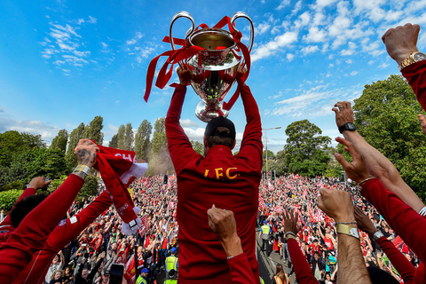 里弗斯直面流言：更衣室必受干扰，字母哥职业态度稳军心（里弗斯回应传闻：更衣室难免波动，字母哥的职业态度稳住全队）