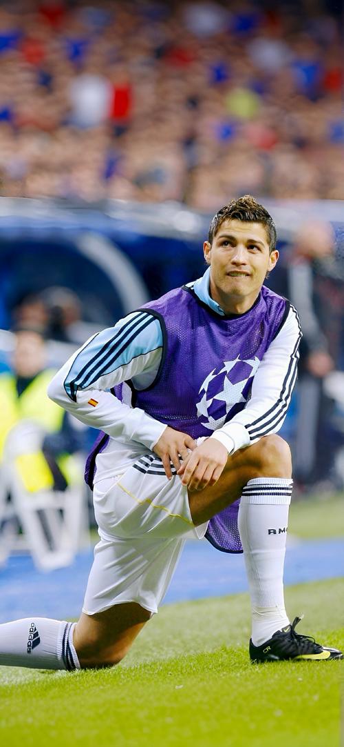 斯洛特：这点球在英超可能不会判；萨拉赫？今晚属于在场球员（斯洛特：这次点球英超未必判；萨拉赫？今晚只谈上场球员）