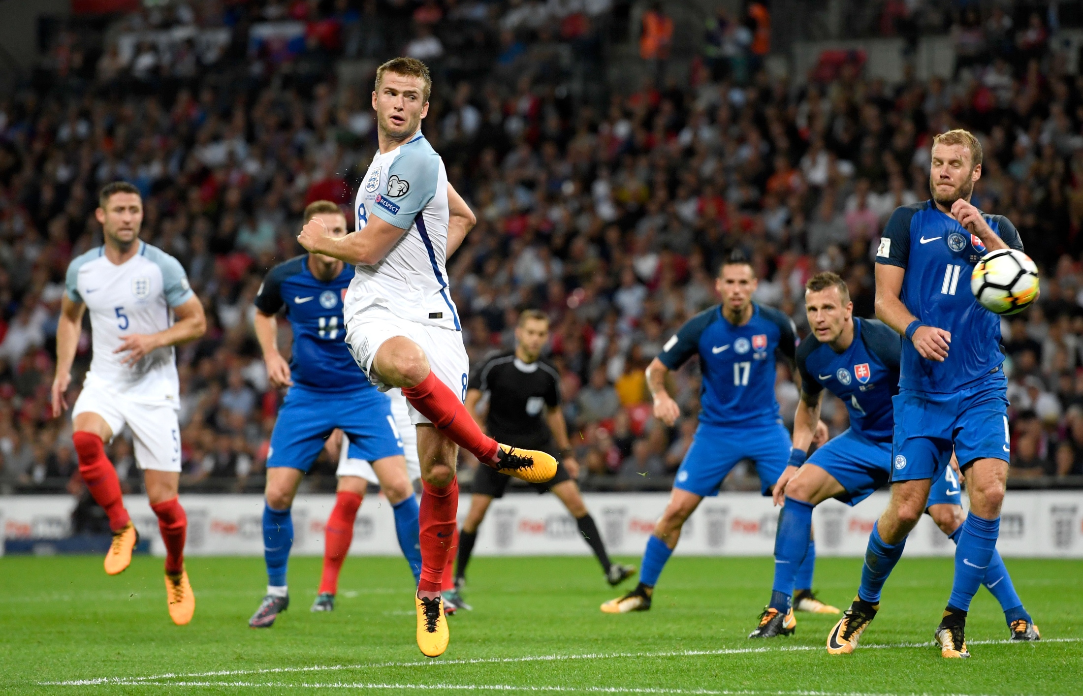 意媒主编：霍伊伦有一种证明自己的心态；他还需学习串联组织（意媒总编：霍伊伦渴望自证，串联组织能力仍需提升）