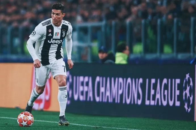 美记：独行侠交易戴维斯并非板上钉钉，他们不着急聘请总经理（美记称：独行侠追求戴维斯的交易尚未定案，暂不急于任命总经理）