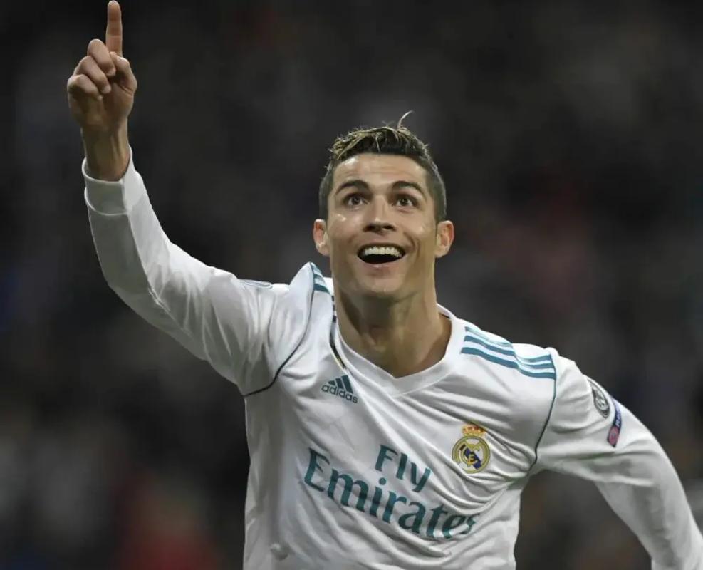 湖人詹姆斯关键发挥险胜76人，刷新个人40岁后得分纪录，豪取17胜稳居西部第二。（詹姆斯末节发力助湖人险胜76人，40岁后得分再创新高，豪取17胜稳居西部第二）