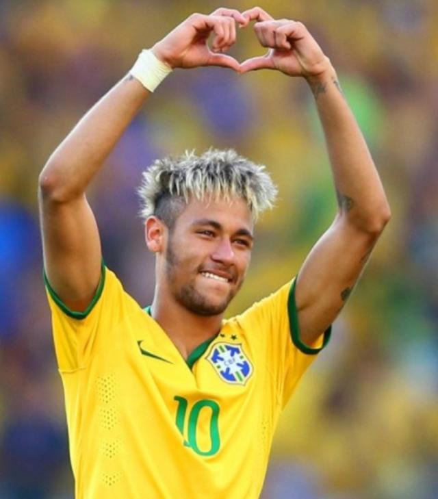 球星抢断后三步上篮太快了（球星断球后三步上篮如闪电）