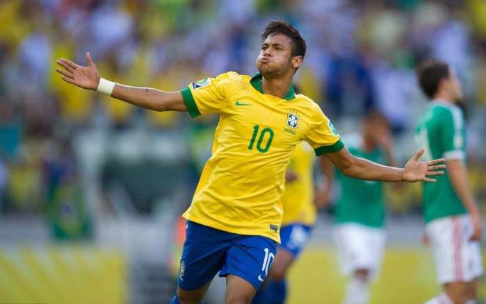 状态不佳！詹姆斯半场9投2中仅得4分，湖人领先9分（手感冰冷！詹姆斯半场9投仅2中拿4分，湖人领先9分）