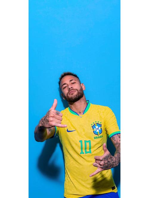 足球英超领头羊遭遇伤病危机，后卫告急（英超榜首队遭伤病潮侵袭，后防线告急）