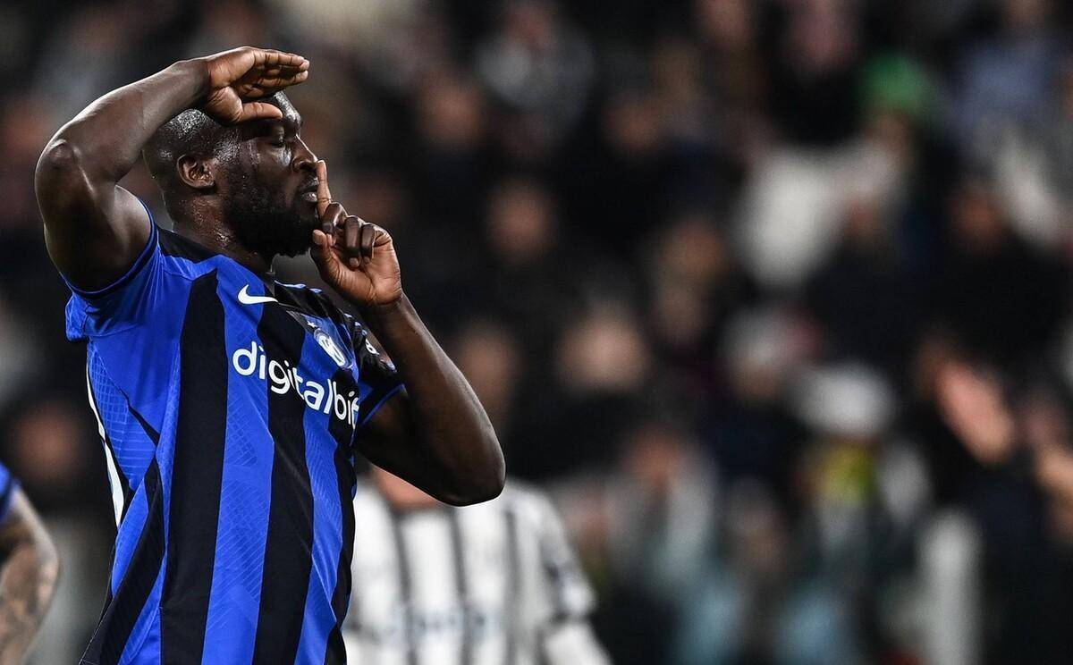 足球中超球队进入封闭训练，外界高度关注（中超球队启动封闭备战，引发广泛关注）